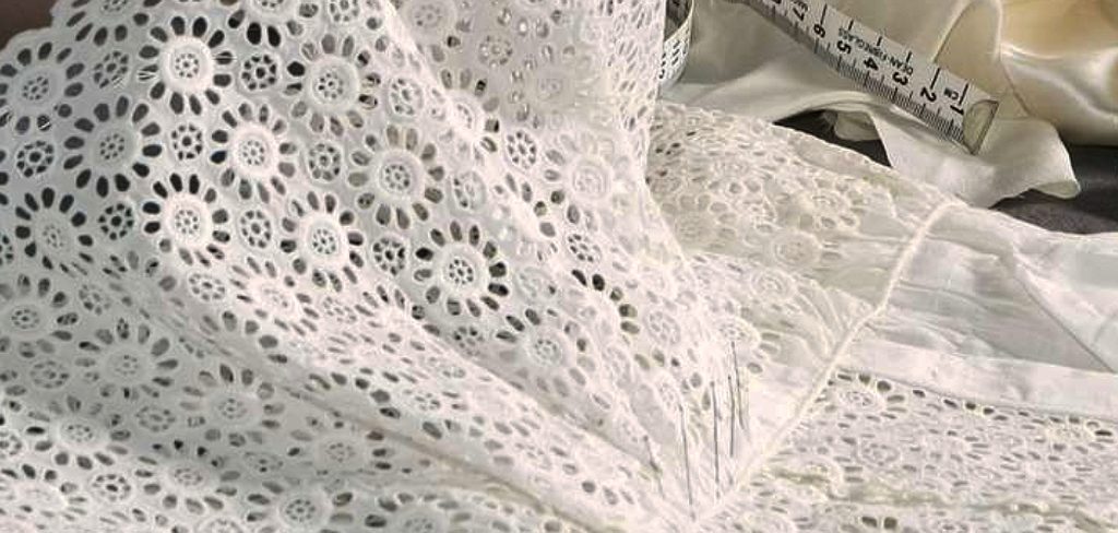 How to Sew Lace Trim onto Fabric