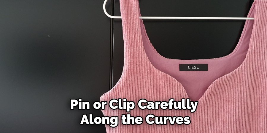 Pin or Clip Carefully 
Along the Curves